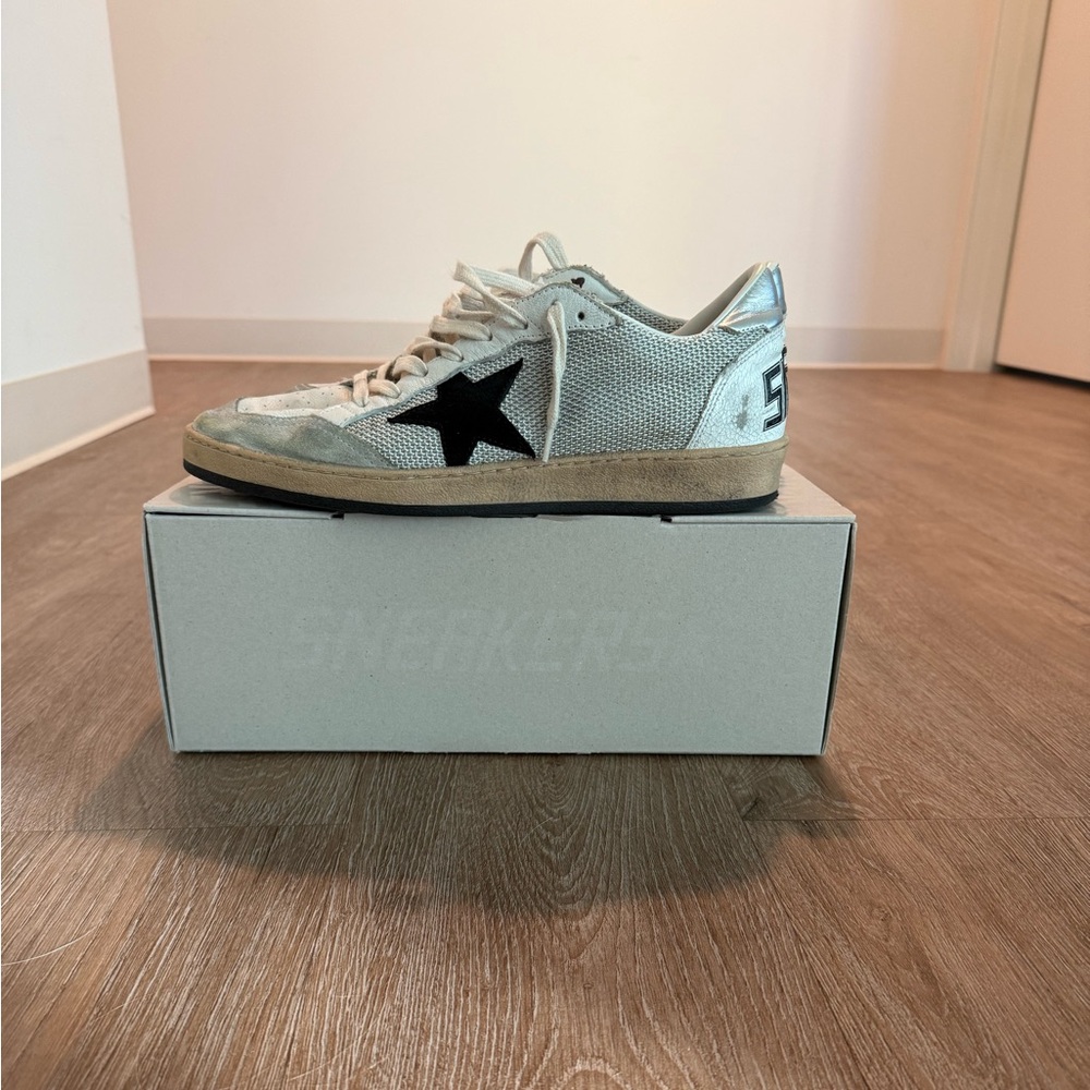 Golden Goose Ball Star Classic w/ a Spur. Upper leather and suede star.